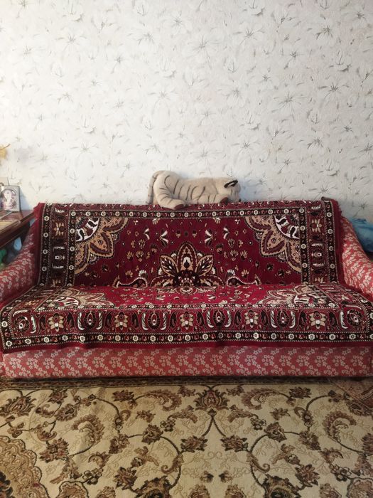 Продам хороший диван с креслами