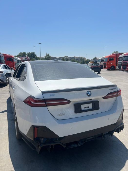 BMW i5 50L 2025 yil
