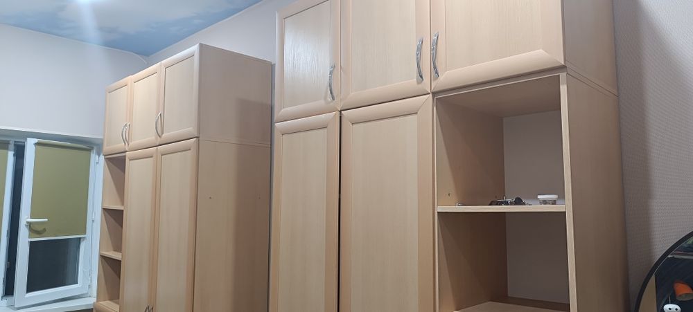 Продам 2 одинаковых шкафа в комнату