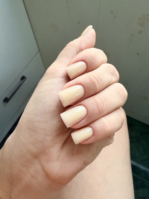 Маникюр и педикюр в Астане