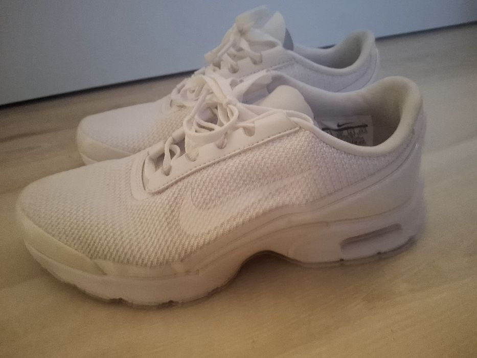 Бели маратонки Nike