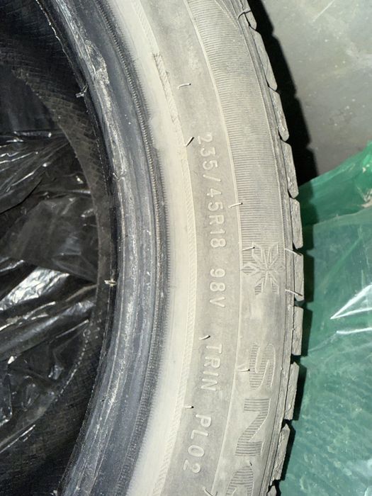 Продам резину 235 45 R18