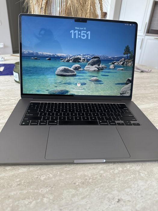 Macbook Air 15” M2 8GB RAM 256GB