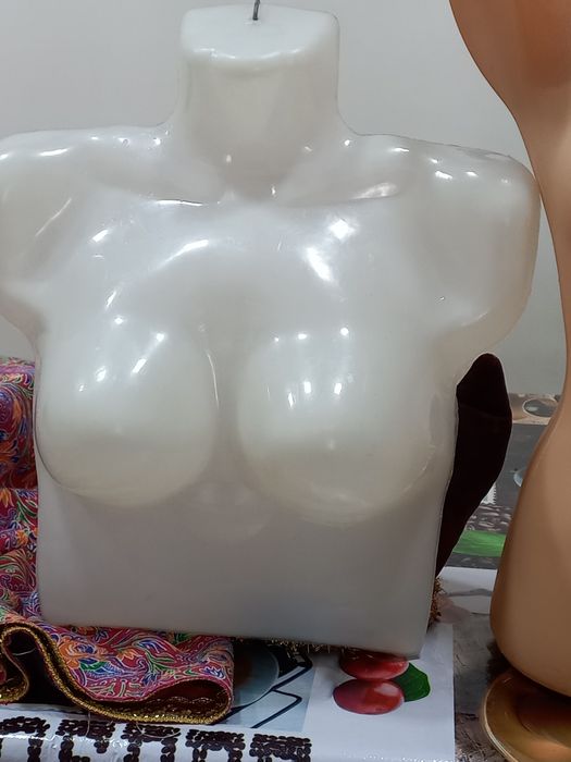 Manikenlar sotiladi yangi