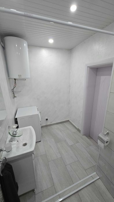 Продава се 2-стаен апартамент след основен ремонт с ТОП разпределение и тройна гледка!
