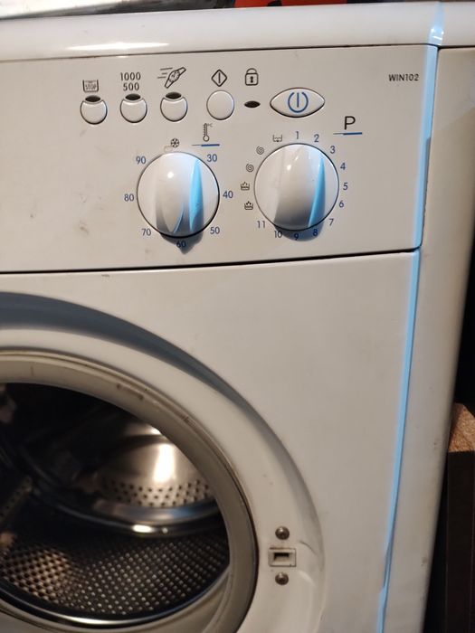 Пералня Indesit.