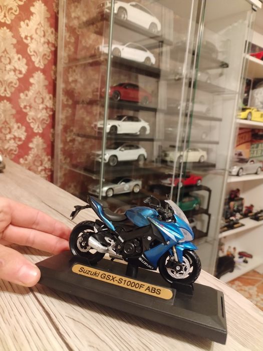 Motociclete 1/18 - 20 lei buc