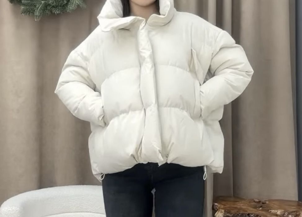 Куртка сатылады.