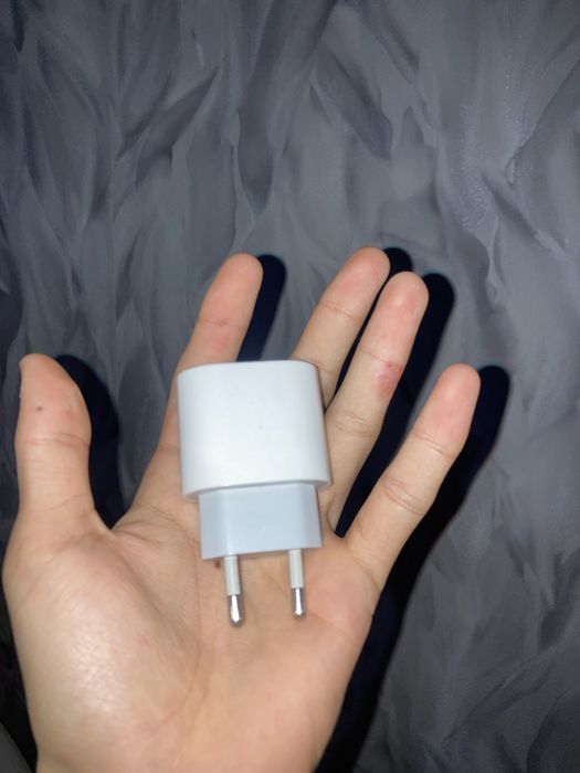 Продам оригинал комплект зарядку