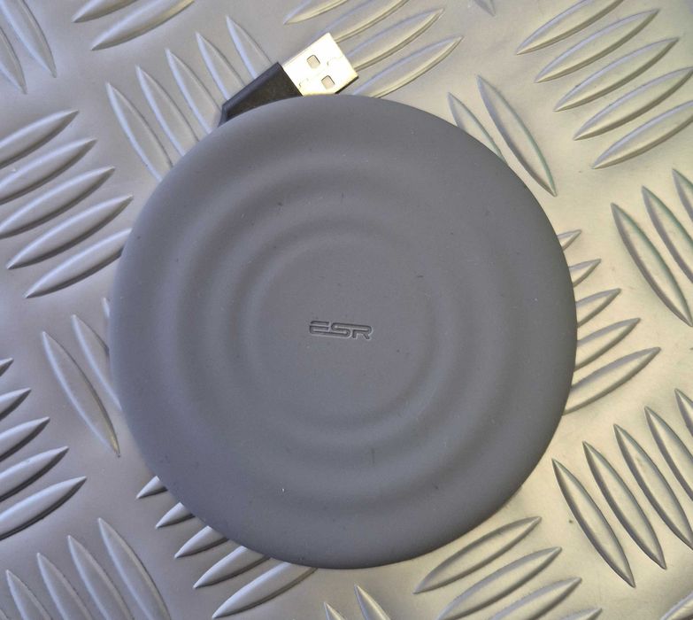 ESR Wireless Charger бързо безжично зарядно