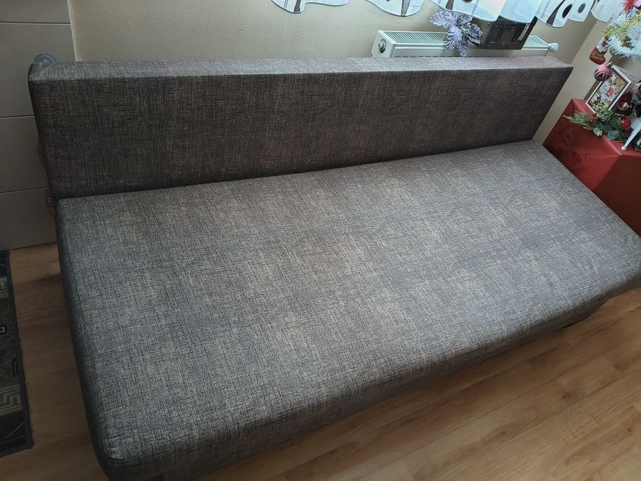 Разтегателен диван