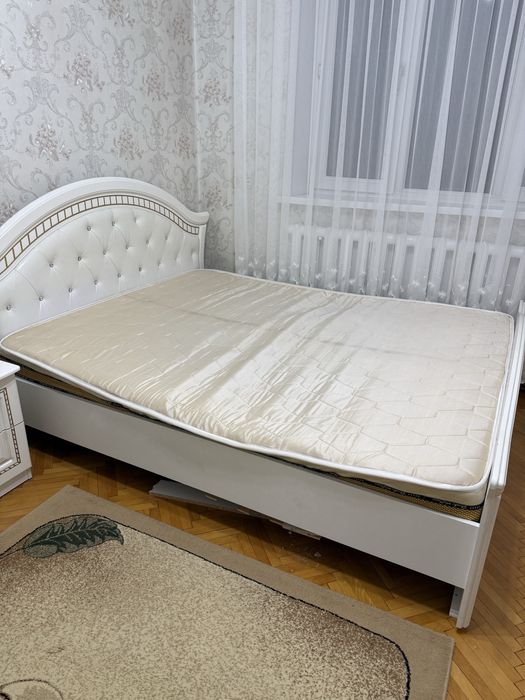 Двуспальная кровать