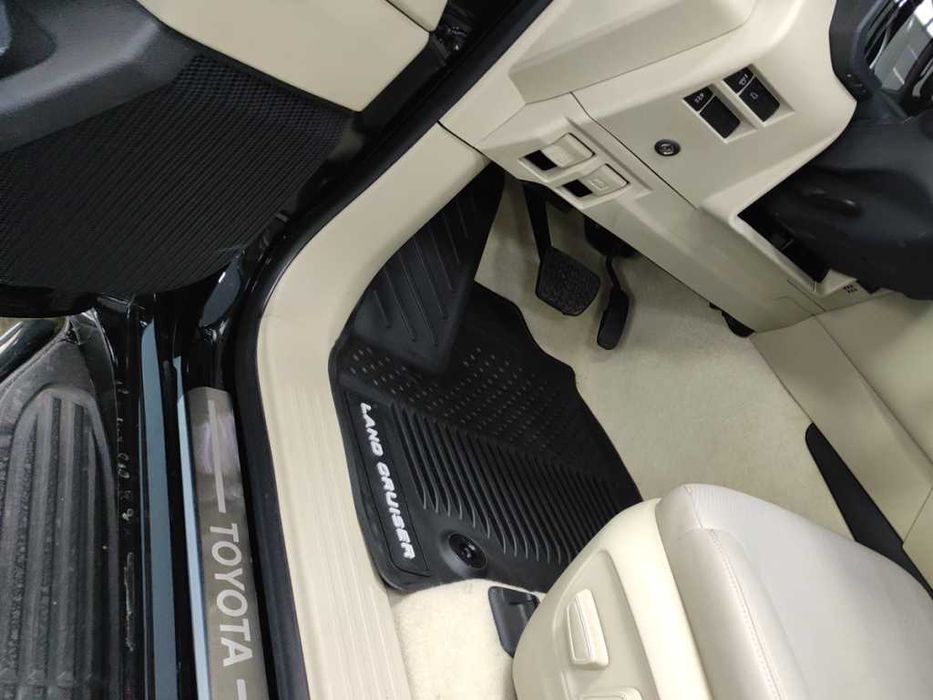 Оригинальные резиновые коврики (полики) салона Toyota LC 300