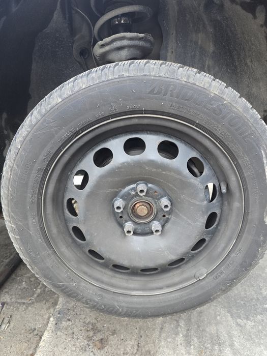 Vand 4 roți  R16 cu anvelope