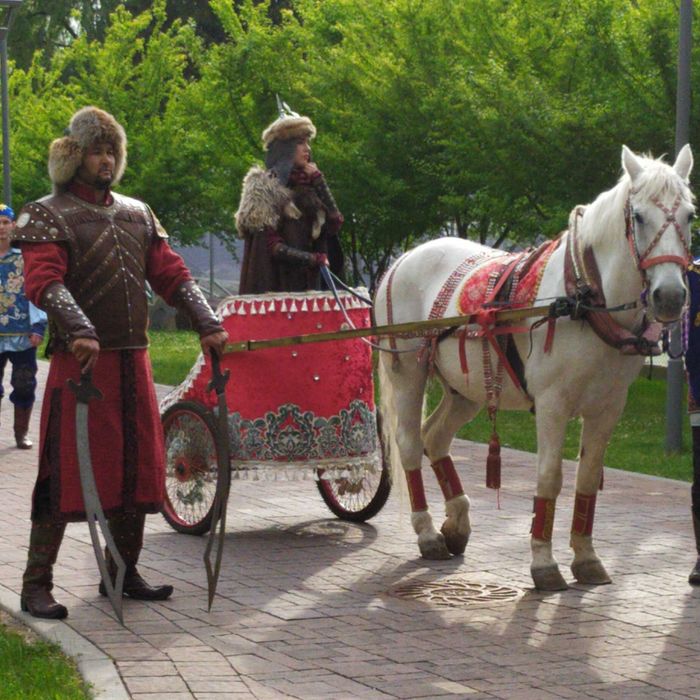 карета, конь, трон