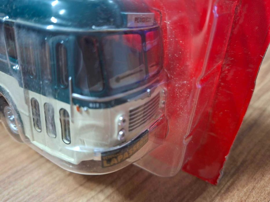 Продавам модели автобуси и камиони