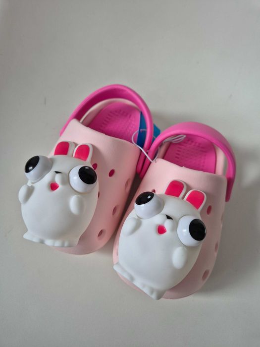 Papuci crocs fete cu jucărie