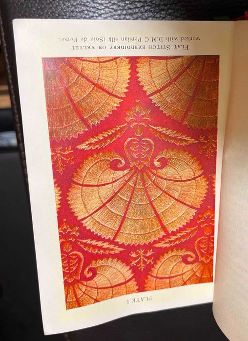 Антична колекционерска Енциклопедия за ръкоделие на английски език