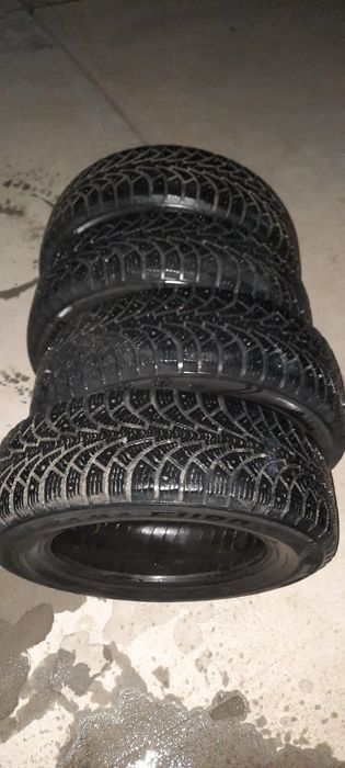 Срочно продается зимние покрышки