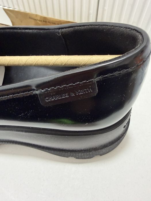Продам новые лоферы Charles & Keith.