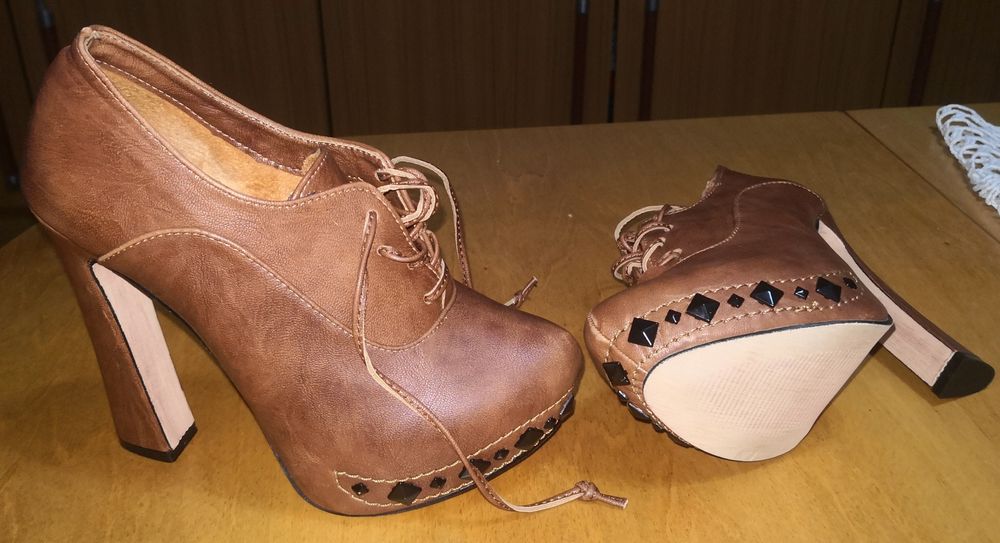 Кожена обувка с висок ток номер 38