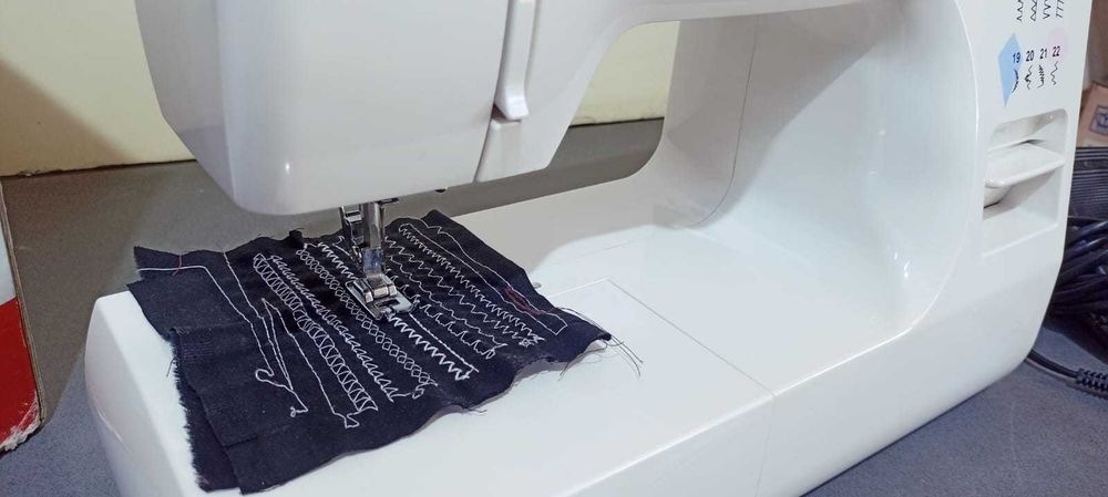 Masina de cusut electrica Aeg NM 376