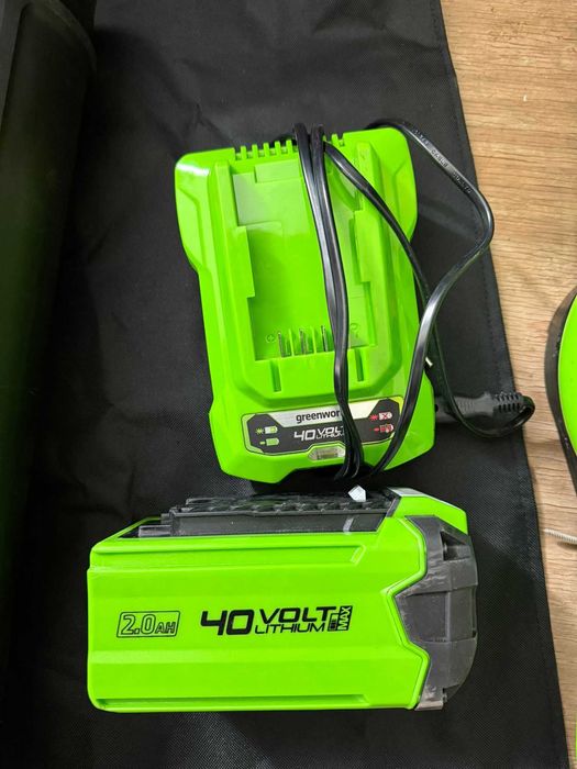 Suflanta/ Aspirator pentru frunze GreenWorks GD40BVK2X