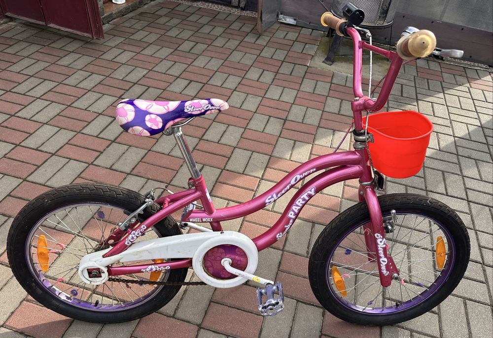 Bicicleta fete stare buna, saua are o crapatura mica