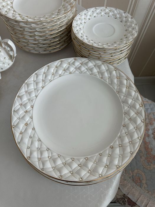 Чайно-столовый сервиз белый со стразами