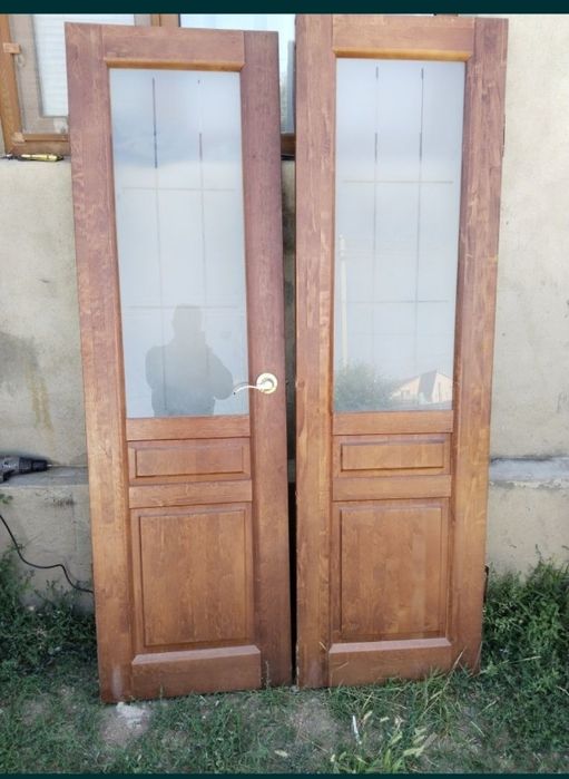 Двери деревянные.