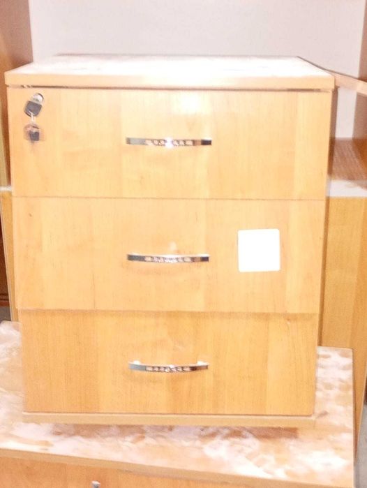 Офисная мебель столы, тумбочки