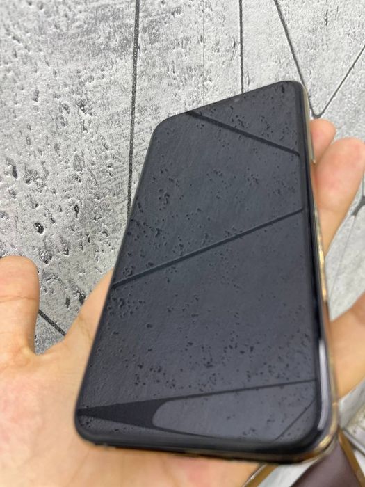 Iphone 11 pro sotiladi Gold