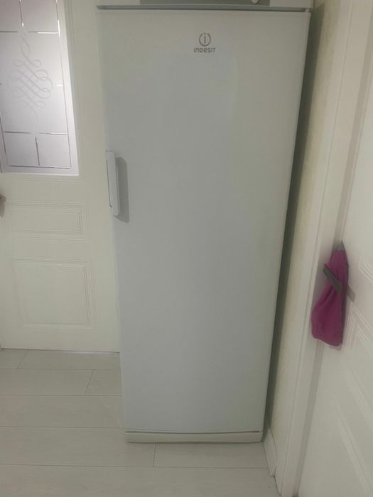 Продам морозильник Indesit