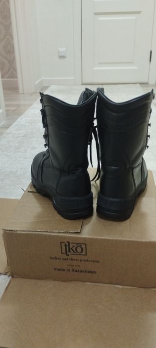 Продам новые коженные зимние берцы  .