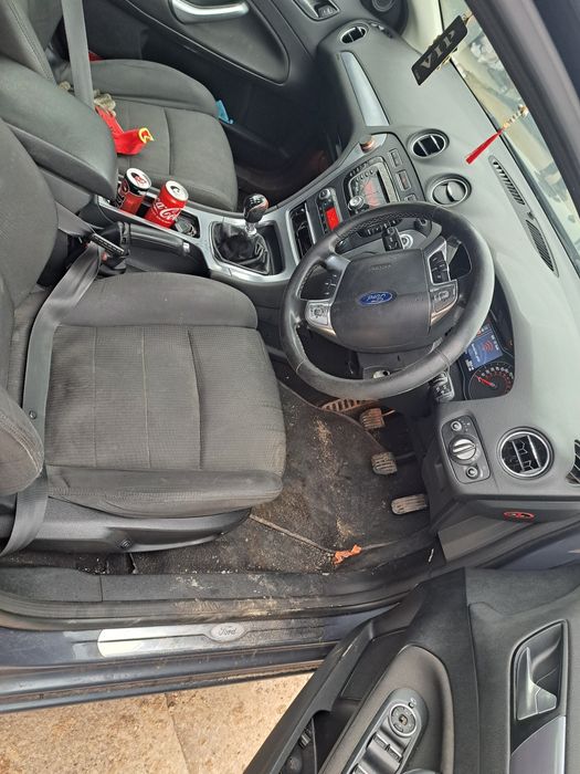 Dezmembrez ford mondeo mk4,facelift,bara,far,trager,radiatoare,capota