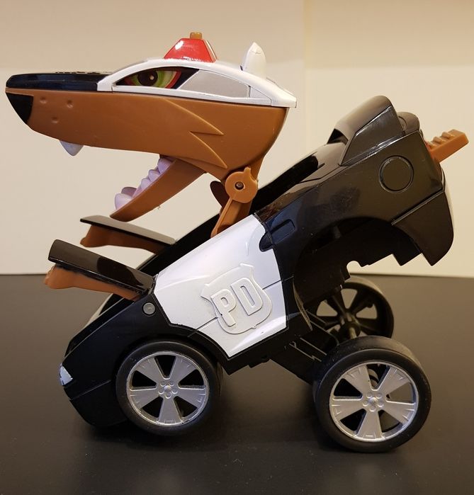 Машинка- трансформер.,Кран .Всё отличного качества и в отличном состоя