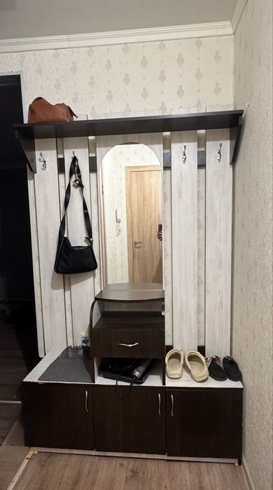 Продам прихожую в коридор