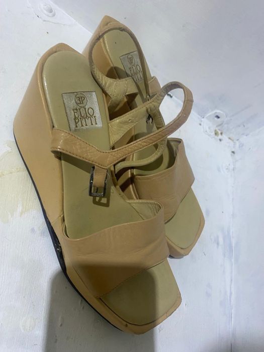 Босоножки 35-36р 3000т кожа