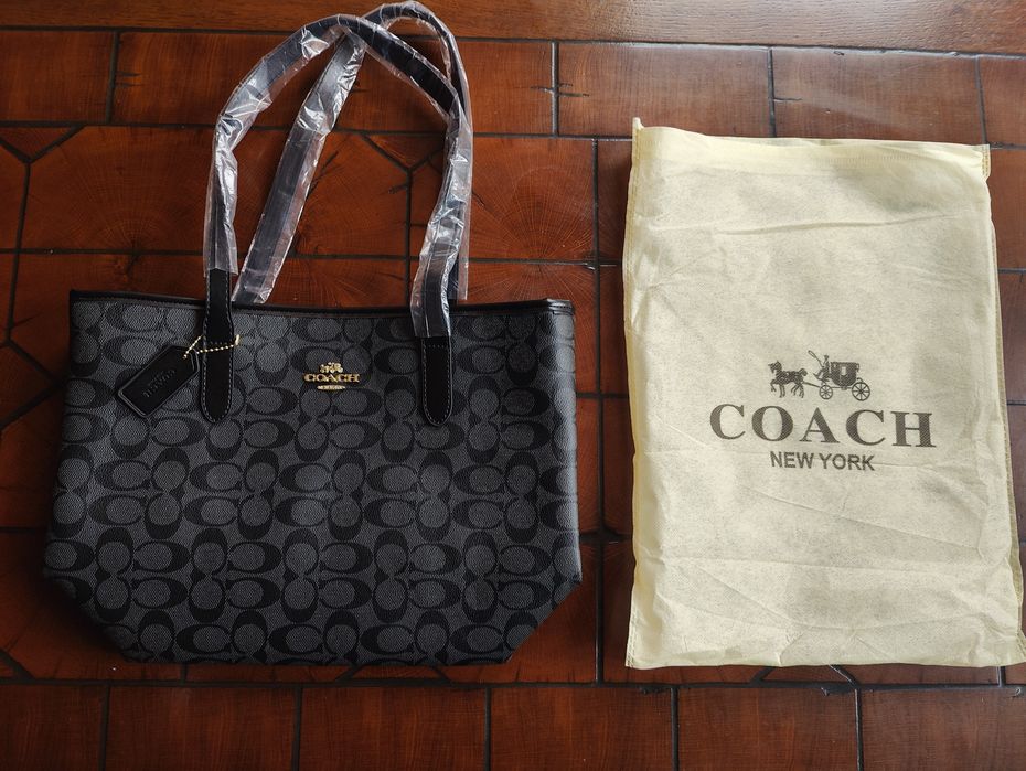 Дамска чанта Coach city Tote Bag in Signature Canvas
