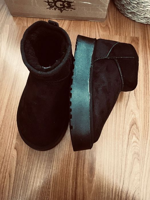 Ugg negre mărimea 36