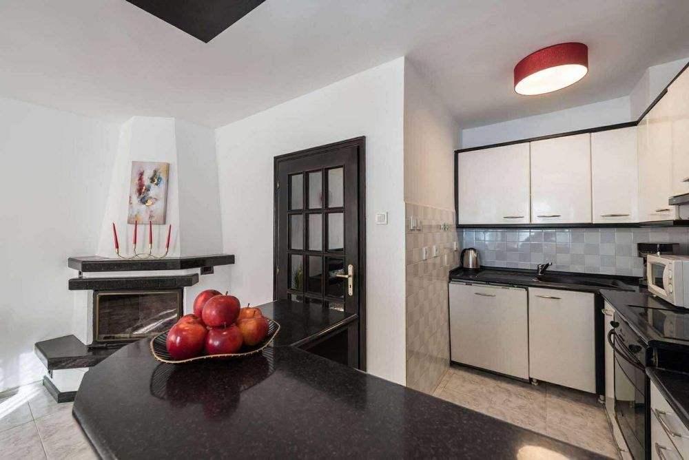 Дава се под наем Тристаен апартамент в Варна, Генералите - 90 кв.м за 716 € - Снимка #1