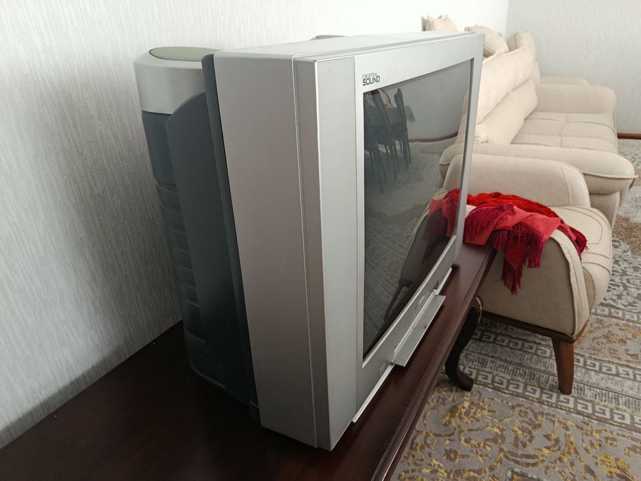 Телевизор AKIRA.