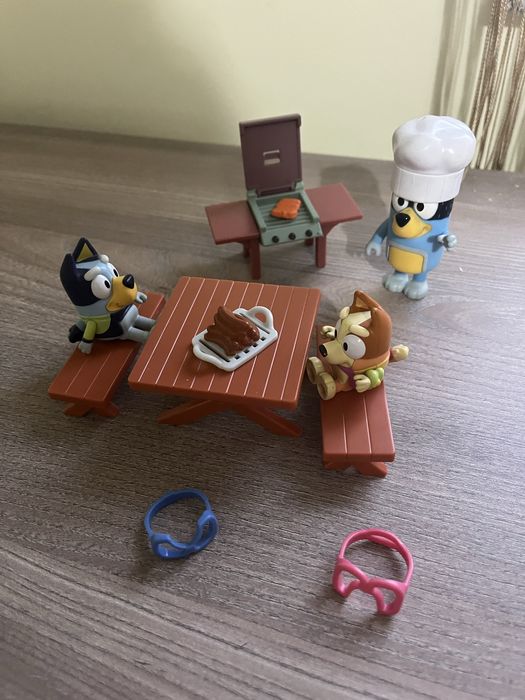 Bluey / gratar si piscina.