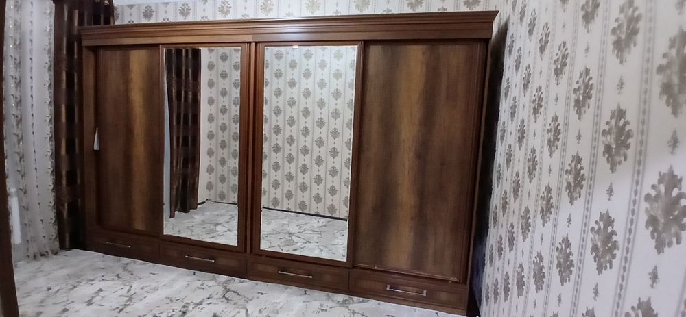 Катта Шкаф сотилади. Холати яхши