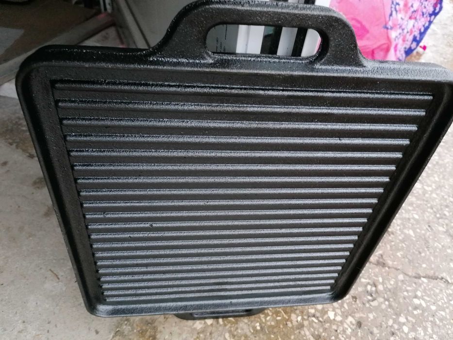 Gratar/Grill fontă pură,33 x 33 Ofertă 179 lei