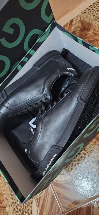 Tenisi DG nr 42 purtați foarte puțin