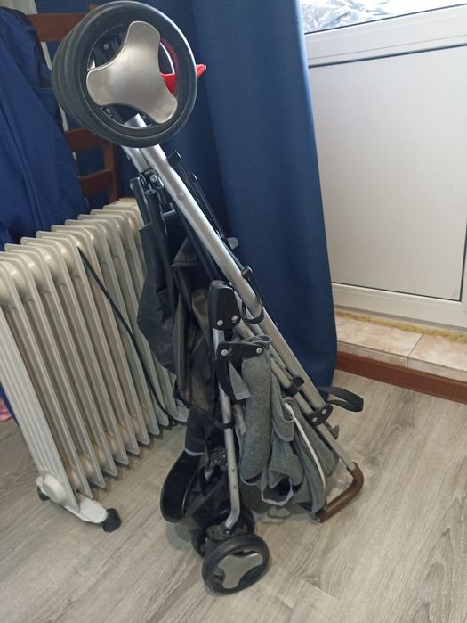 Продам прогулочную коляску трость