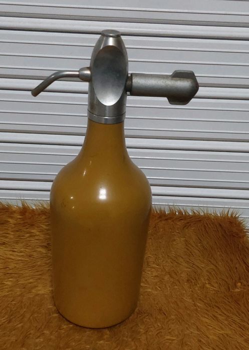 Стар съветски алуминиев сифон
за газирана вода
