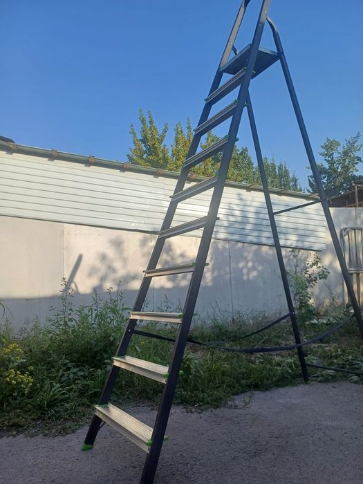 Продается стремянка в отличном состояние
