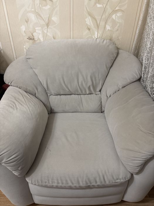 Продам диван с креслами